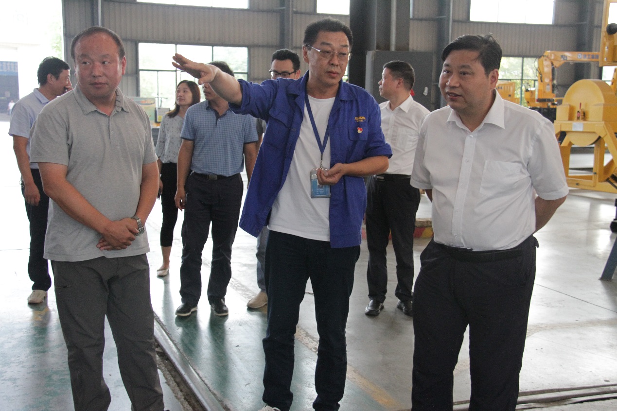 襄阳市银保监分局调研小组一行莅临万象城平台重工展开实地调研
