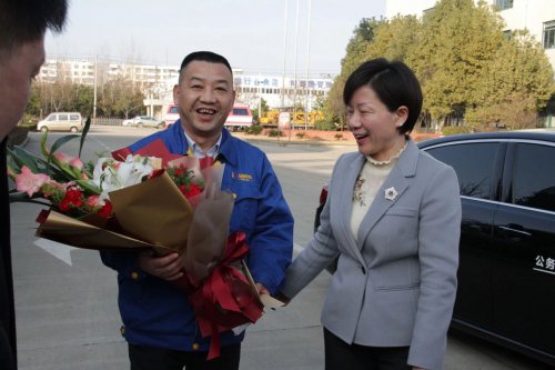 副市长龙小红莅临万象城平台新春走访慰问