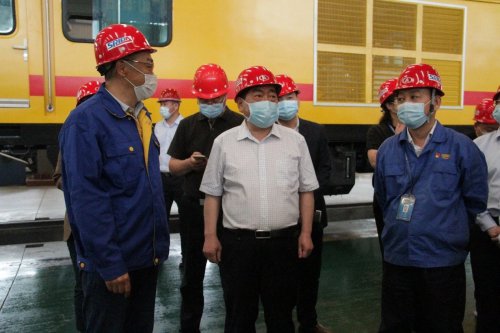 襄阳市副市长李德璋一行莅临万象城平台重工开展工业企业调研工作