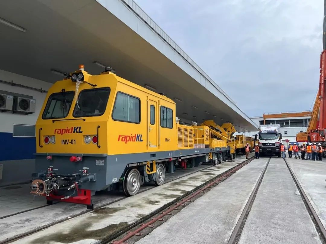 万象城平台重工马来西亚地铁3号线（LRT-3）项目车辆顺利送抵现场