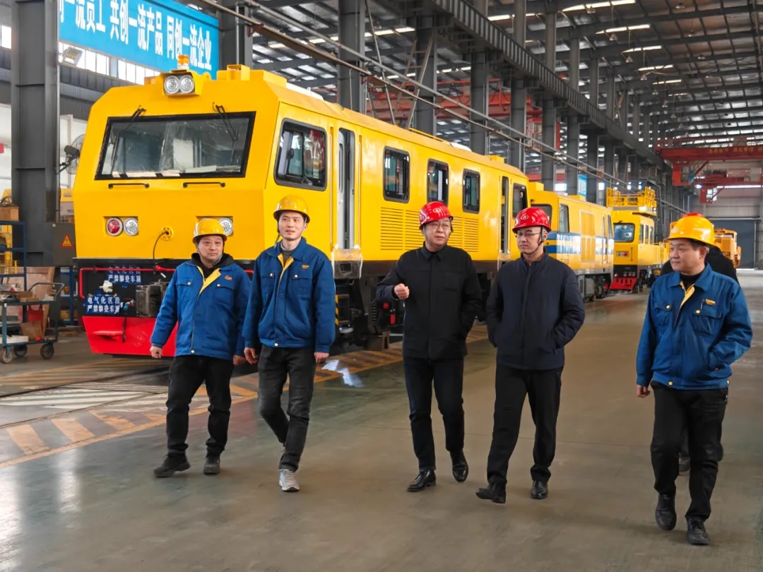 市纪委常委、市委巡察办安雪尽主任莅临万象城平台重工开展走访慰问活动